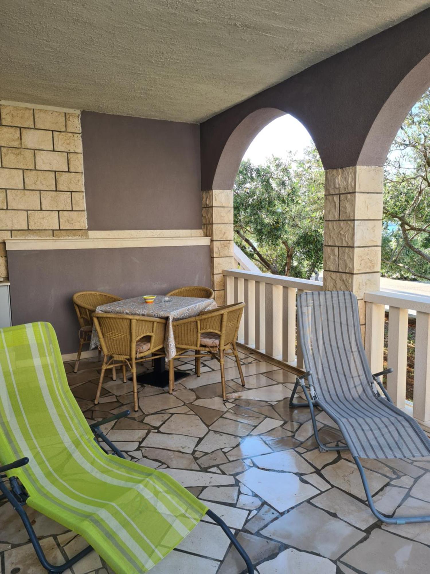 Apartments Rina - Kneze Račišće Rum bild